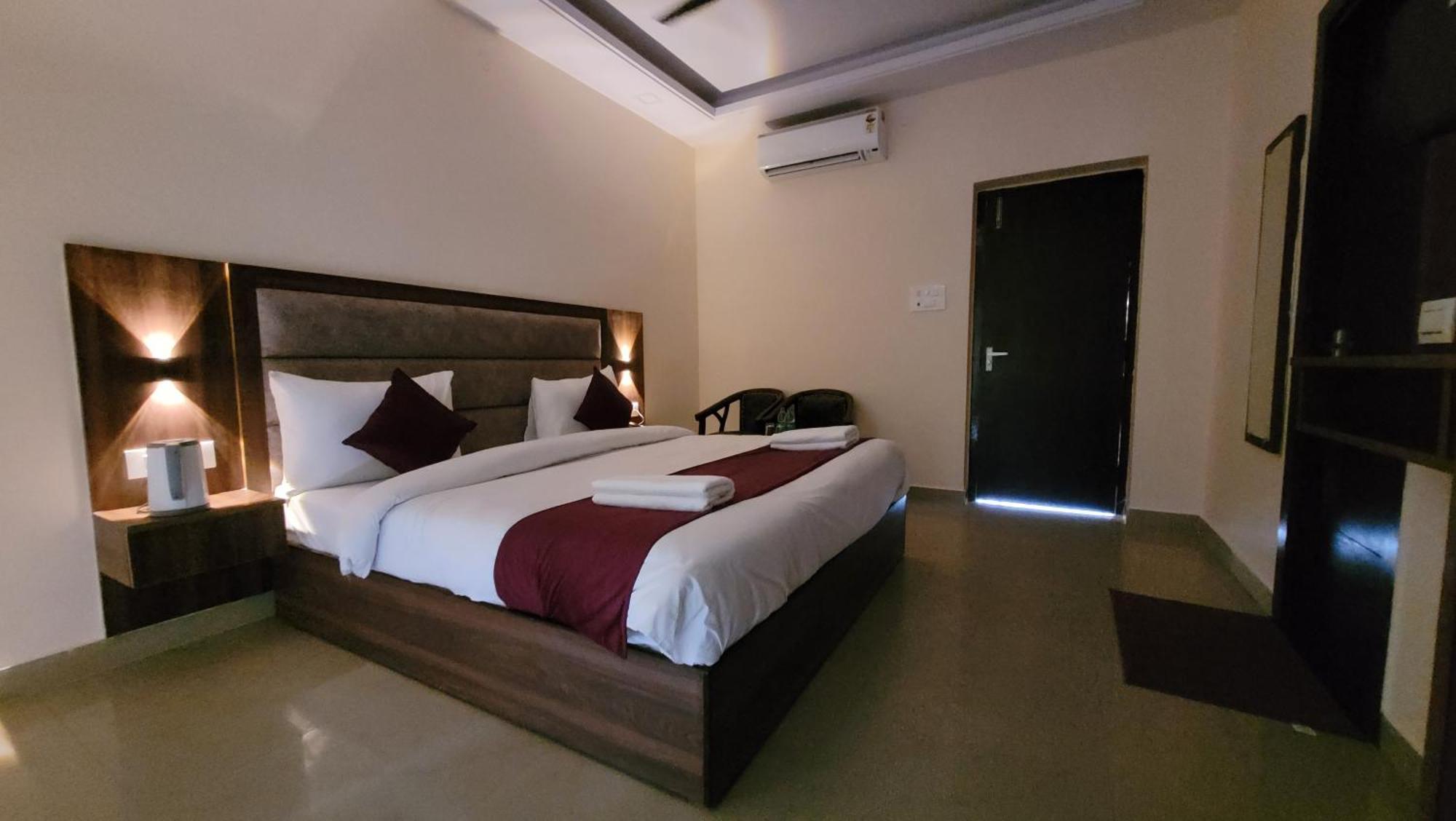 Hotel Keshav Nandan By The Shivaay ริชิเคช ภายนอก รูปภาพ